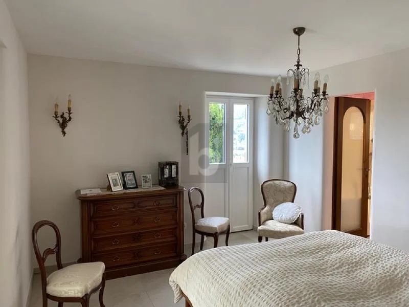 Hellere Wohnung mit Anbau und Aussicht