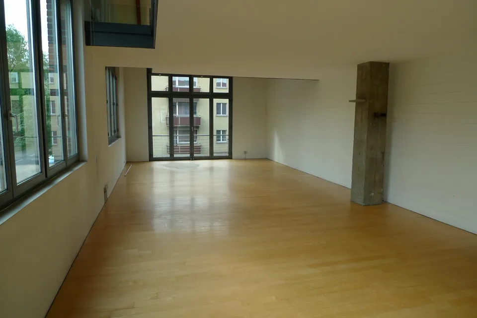 Einmalige Gelegenheit: Traumhaftes Loft mit Galerie & großer Fensterfr