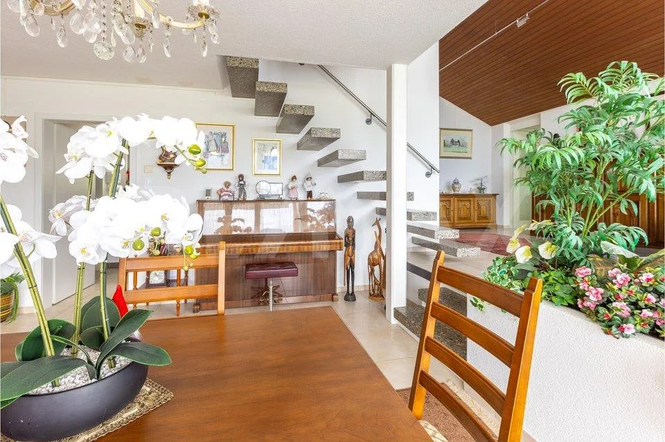 Nido d'Aquila, villa di 7 camere con vista panoramica, serra e piscina interna, 220 m² NWF, Schwyz (SZ)