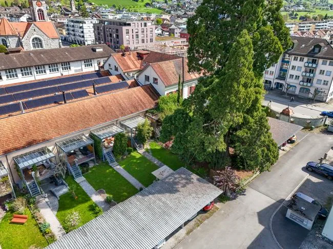 Abitare unico in stile chic di fabbrica nel cuore di Walenstadt