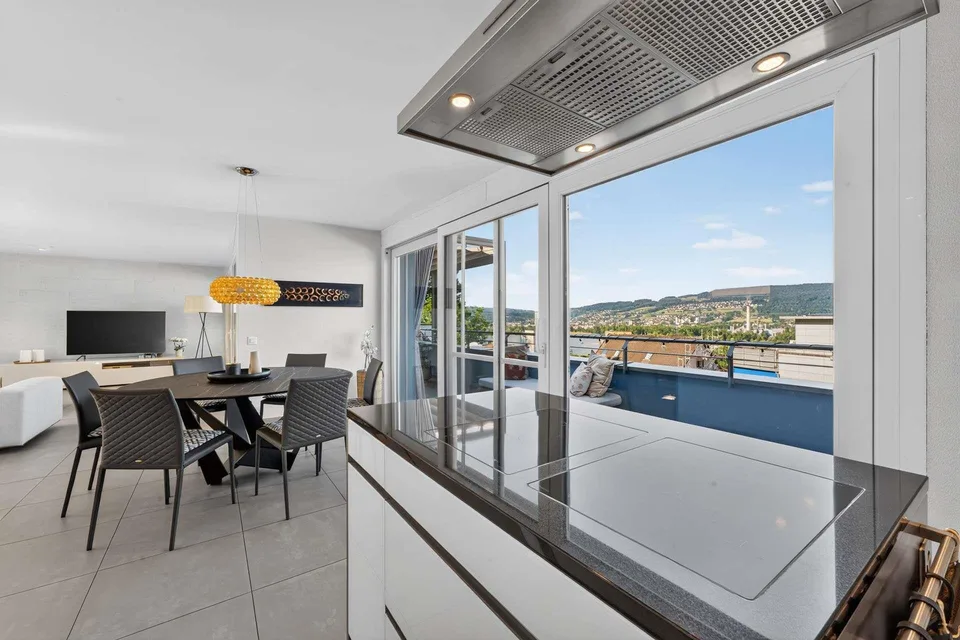 4.5-Zimmer-Maisonettewohnung mit grosszügigen Terrassen, Steingarten und hochwertigem Innenausbau