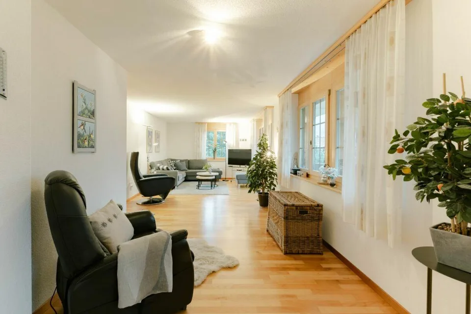 Grosszügige 4.5-Zimmerwohnung im Chalet Gemel mit Bergsicht – Foto 9 von 20