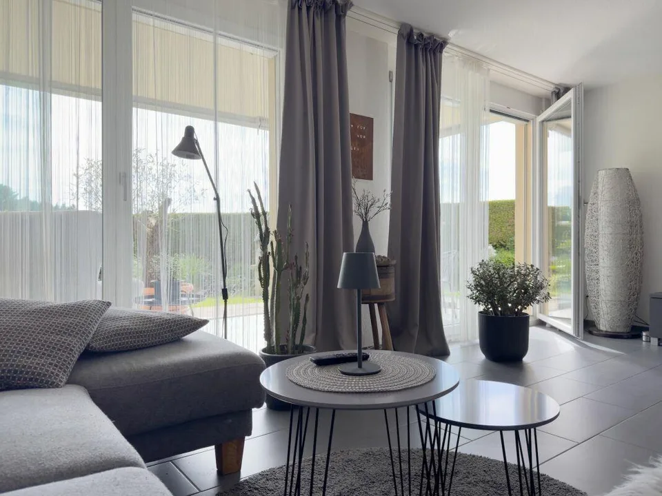 Einseitig angebautes 5.5-Zimmer-Doppeleinfamilienhaus mit pflegelei...