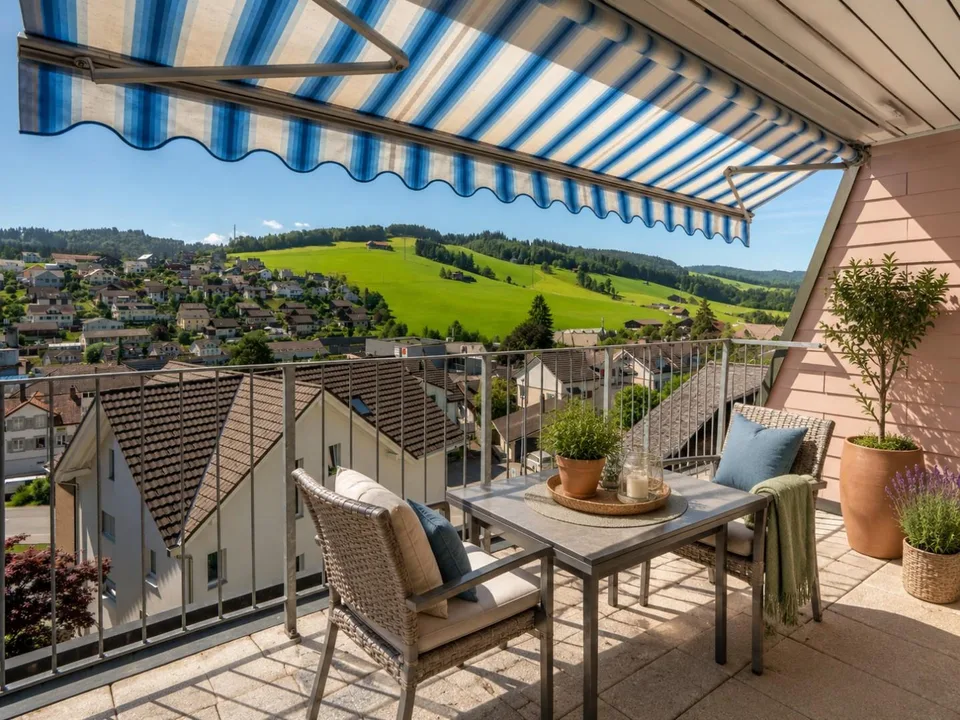 Zentrale 4.5-Zi. Dachwohnung mit zwei Balkonen