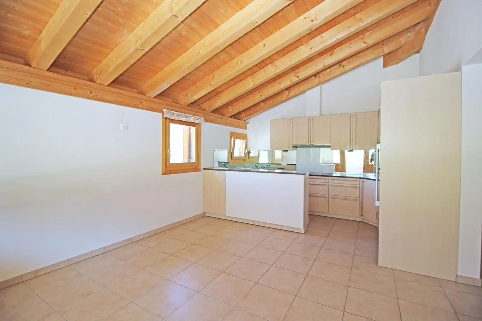 Dachgeschoss Wohnung mit Balkon im ruhigem Quartier Pradels, S-chanf