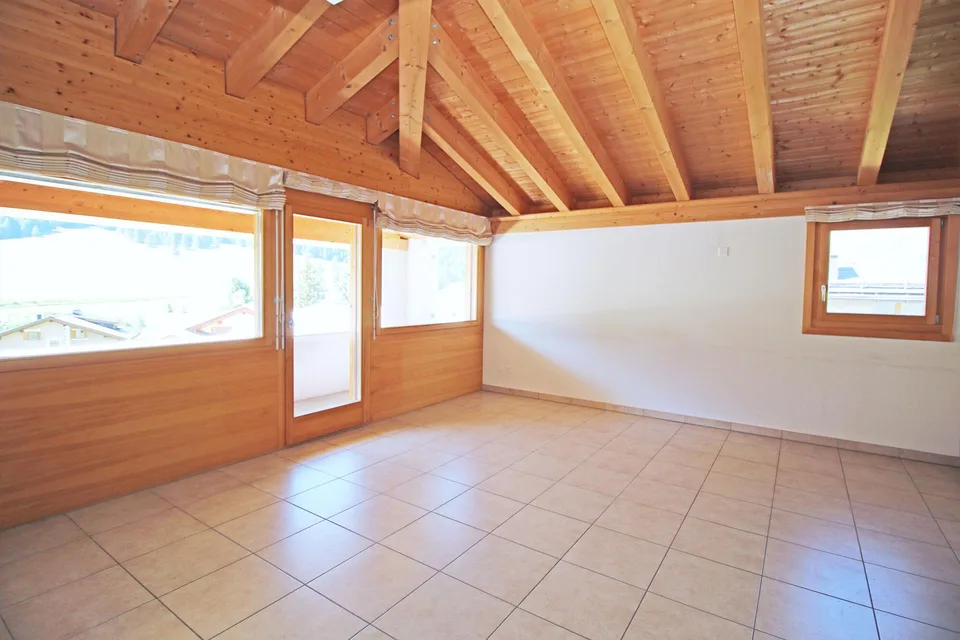 Dachgeschoss Wohnung mit Balkon im ruhigem Quartier Pradels, S-chanf