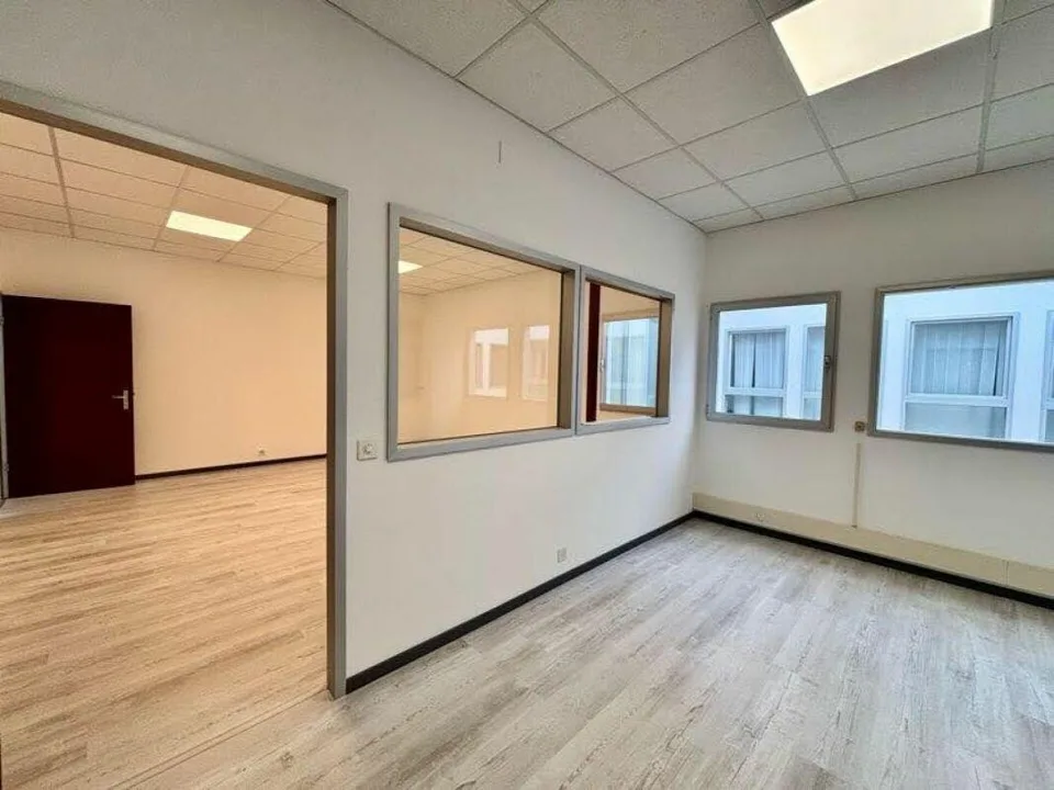 Le-Mont en Budron achetez vos bureaux à CHF 1500/m2 ! 330 m2 libres.