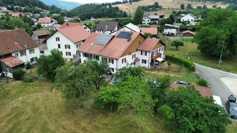 Charmantes Zweifamilienhaus mit grosszügigem Grundstück und Entwick... – Foto 14 von 15