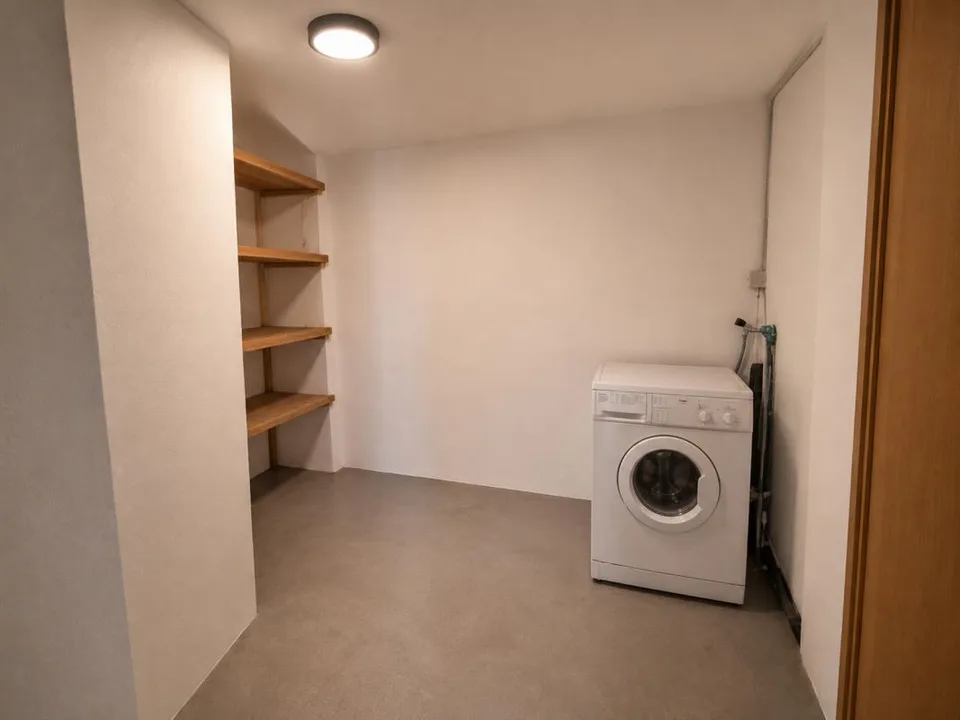 Charmantes Zweifamilienhaus mit grosszügigem Grundstück und Entwick... – Foto 13 von 15