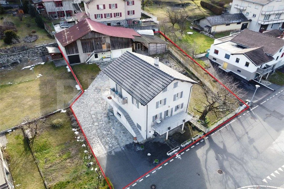 Mehrfamilienhaus und Ökonomiegebäude mit vielen Nutzungsmöglichkeit...