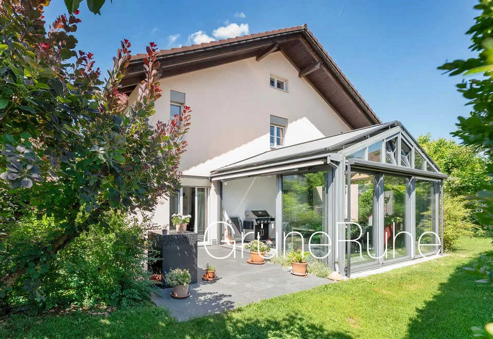 Grosszügiges Wohnen mit Wintergarten an ruhiger Lage und Blick auf ...