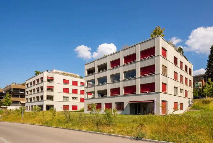 MODERNE UND NEUWERTIGE 5.5 ZIMMERWOHNUNG – Foto 7 von 8