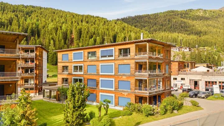APPARTAMENTO DI ALTA QUALITÀ CON 3,5 CAMERE E GIARDINO IN POSIZIONE CENTRALE A DAVOS – foto 7 di 8