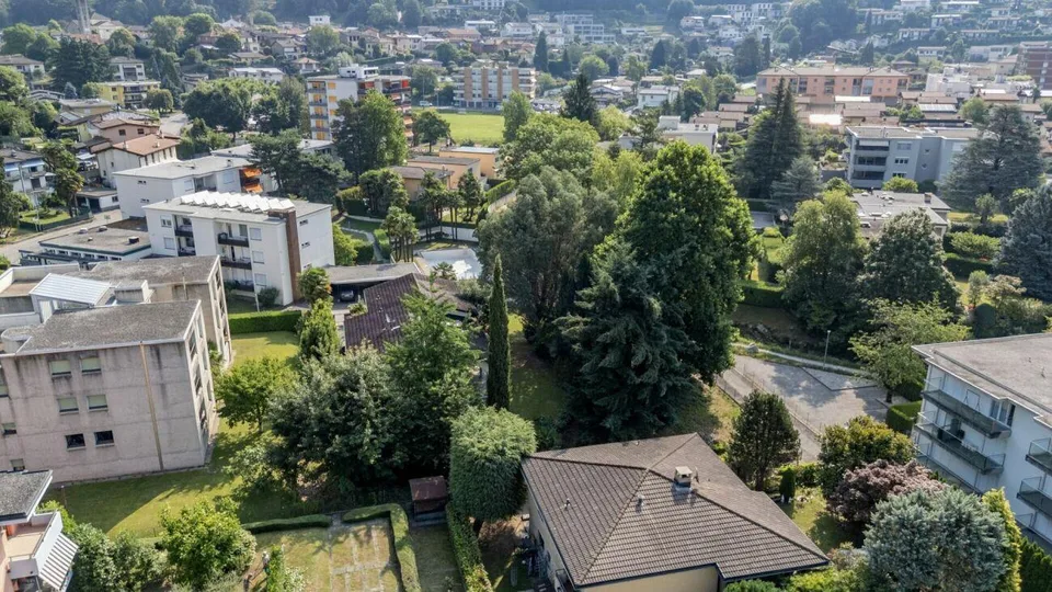 Villa mit Grossem Baulandgrundstück im Herzen von Ponte Capriasca