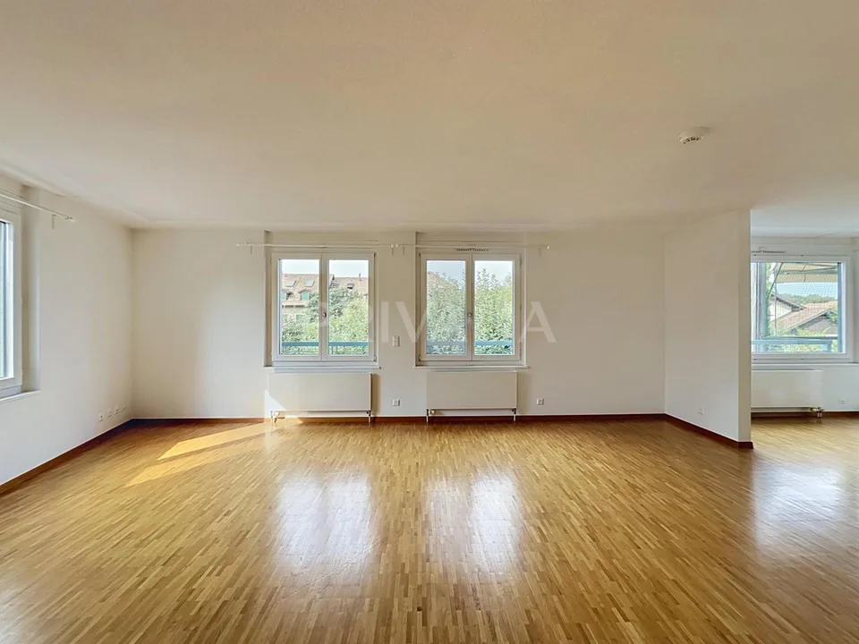 En exclusivité - Appartement de 9 pièces avec balcons et parkings à...
