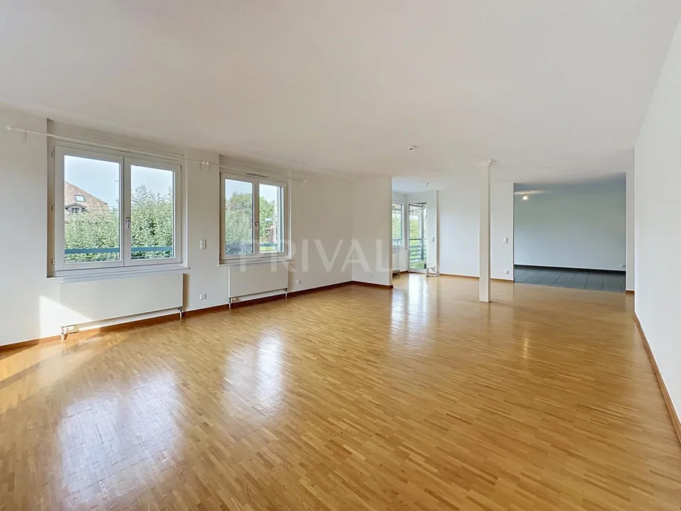 En exclusivité - Appartement de 9 pièces avec balcons et parkings à...