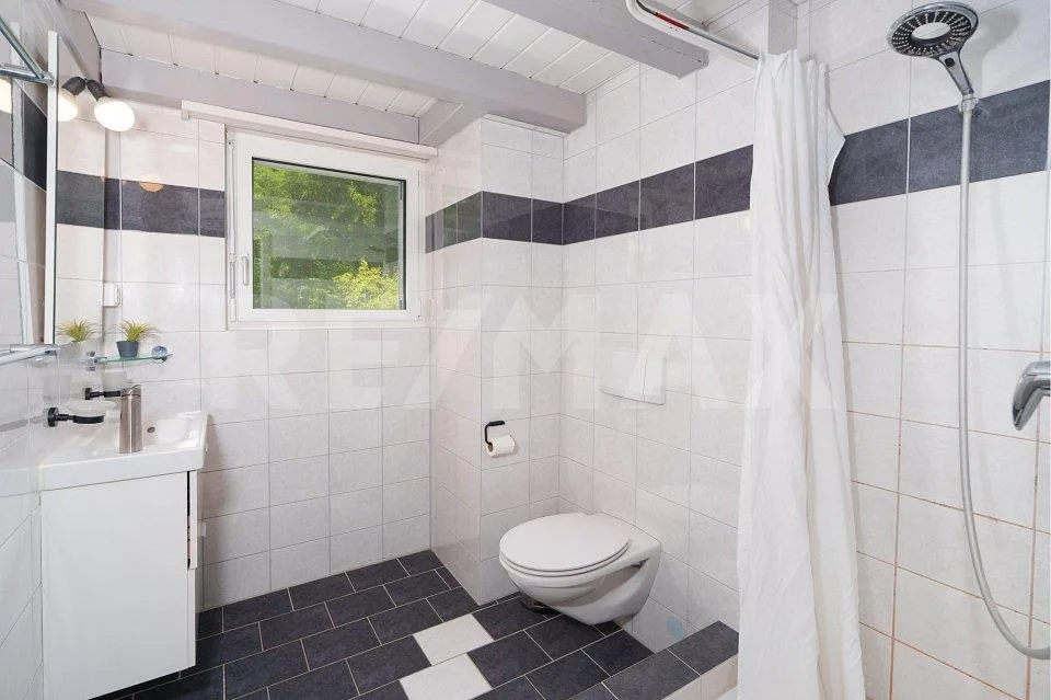 Modernes einseitig angebautes Einfamilienhaus – Foto 13 von 13
