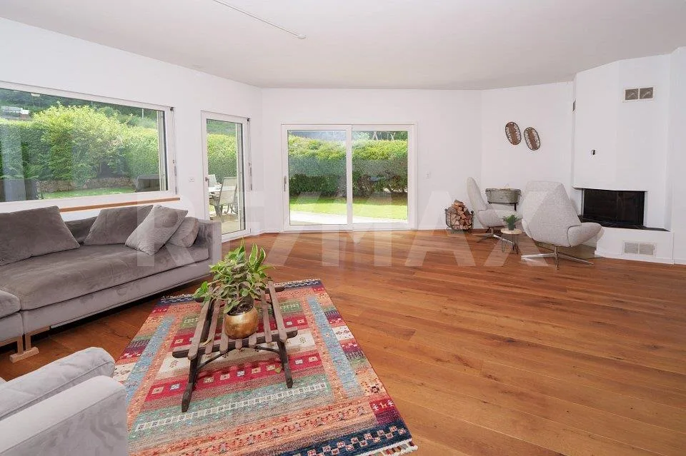 Modernes einseitig angebautes Einfamilienhaus – Foto 7 von 13