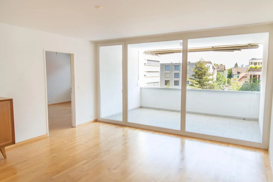 gepflegte & helle 4.5-Zimmerwohnung an zentraler Lage