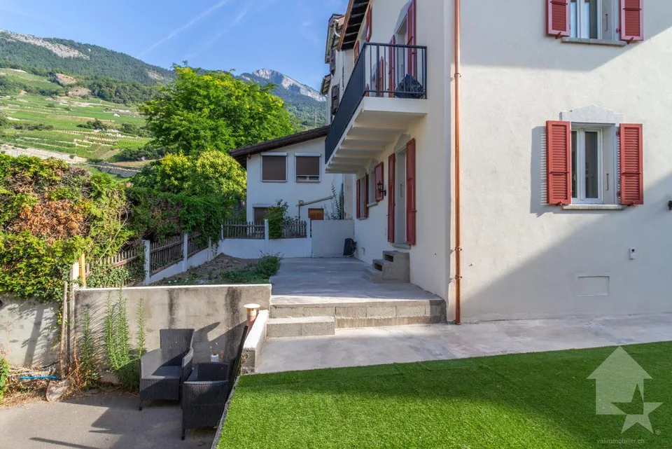 Bâtiment de trois appartements entièrement rénové avec goût