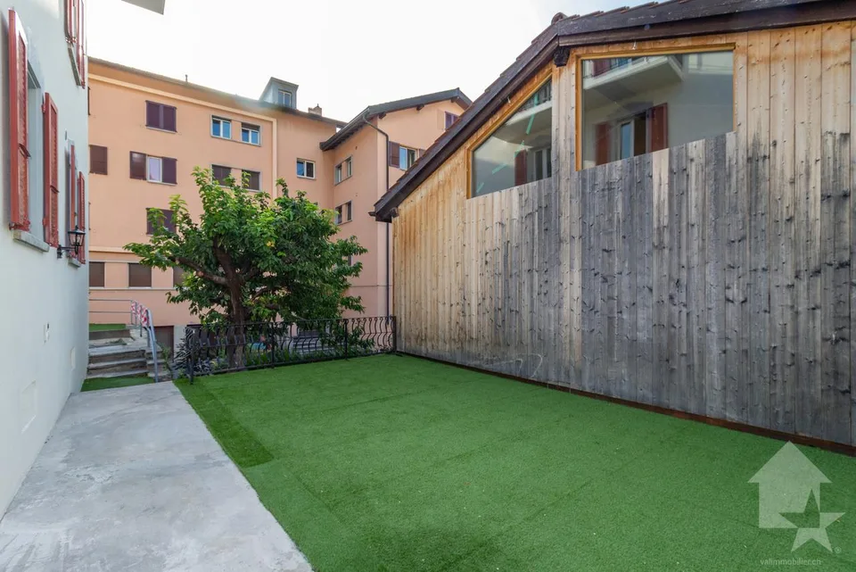 Bâtiment de trois appartements entièrement rénové avec goût