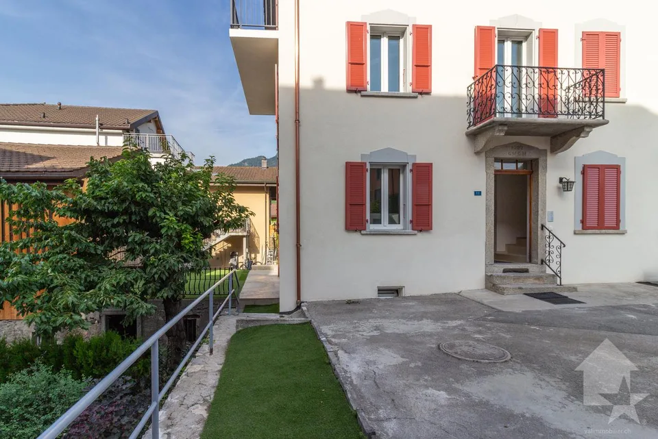 Bâtiment de trois appartements entièrement rénové avec goût