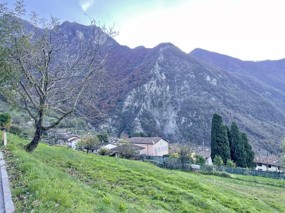Terreno edificabile con vista lago in vendita