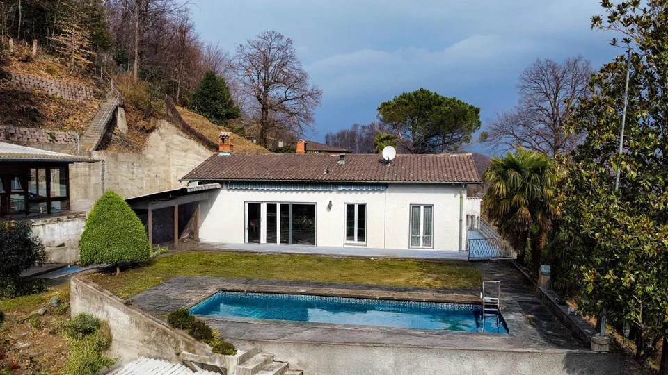 Casa unifamiliare con grande terreno ad Agra