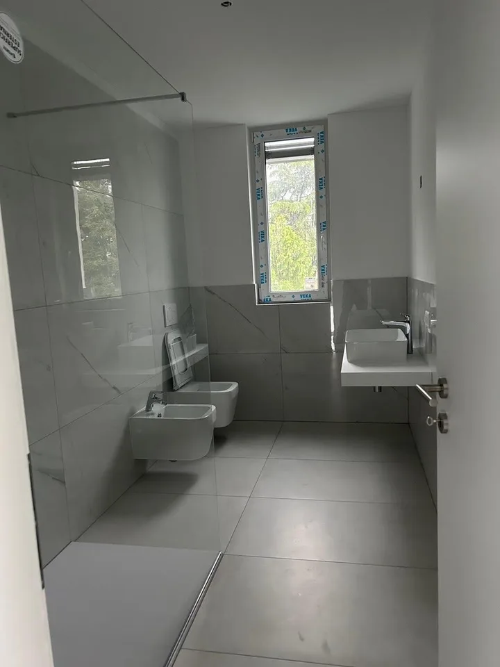 Appartamento 4.5 Locali Moderno e Confortevole a Vacallo: Spazio, L...