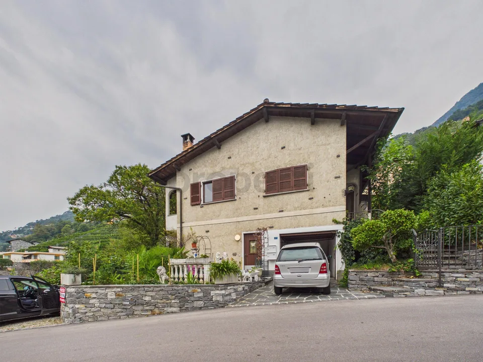 Zweifamilienhaus mit Panoramablick in Wohngebiet von Cugnasco – Foto 1 von 31