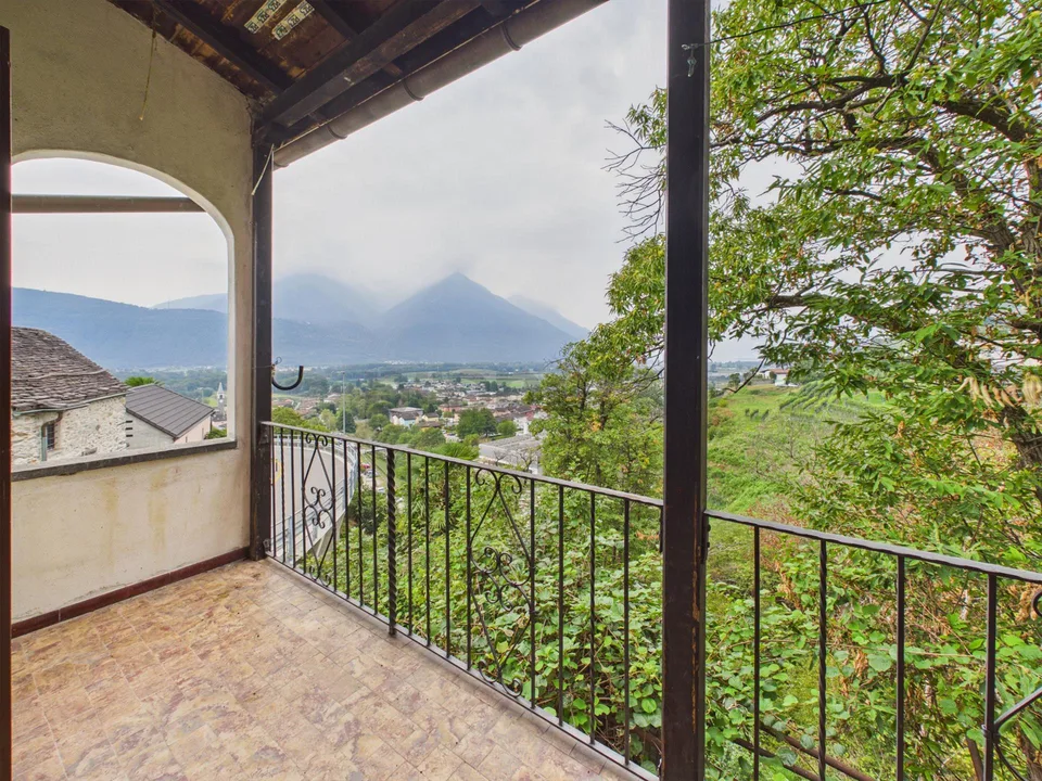 Zweifamilienhaus mit Panoramablick in Wohngebiet von Cugnasco – Foto 13 von 31
