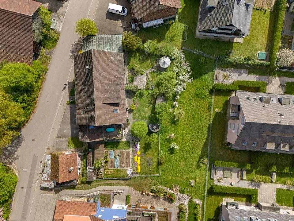 Charmantes Doppeleinfamilienhaus mit grossem Garten und viel Potent...