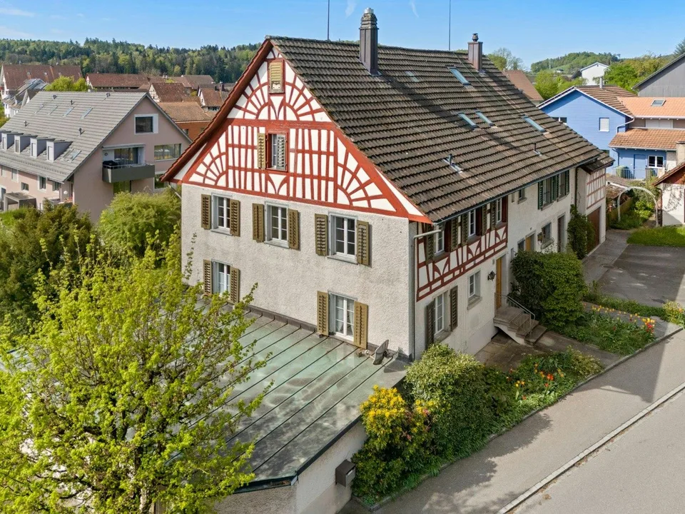 Charmantes Doppeleinfamilienhaus mit grossem Garten und viel Potent...
