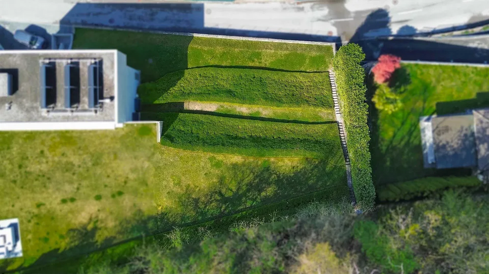 Porzione di terreno edificabile con vista lago a Rovio