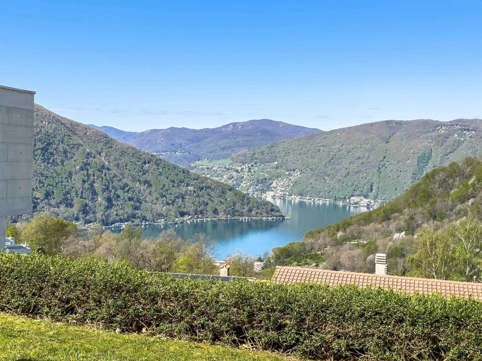 Porzione di terreno edificabile con vista lago a Rovio