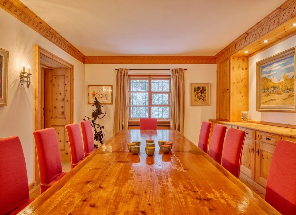 Chesa Nova - Villa an sonniger Zentrumslage in St. Moritz Dorf.