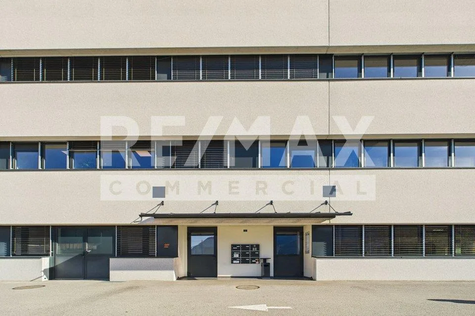 Elegante immobile commerciale con spazio per uffici