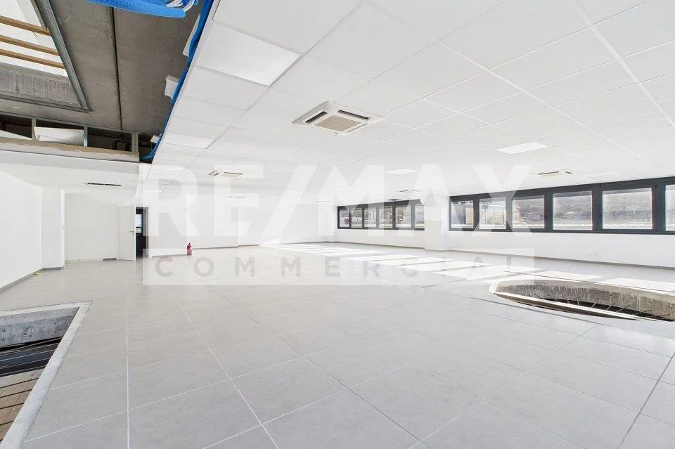 Elegante immobile commerciale con spazio per uffici