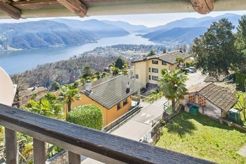Casa bifamiliare con vista lago eleganza comfort e relax