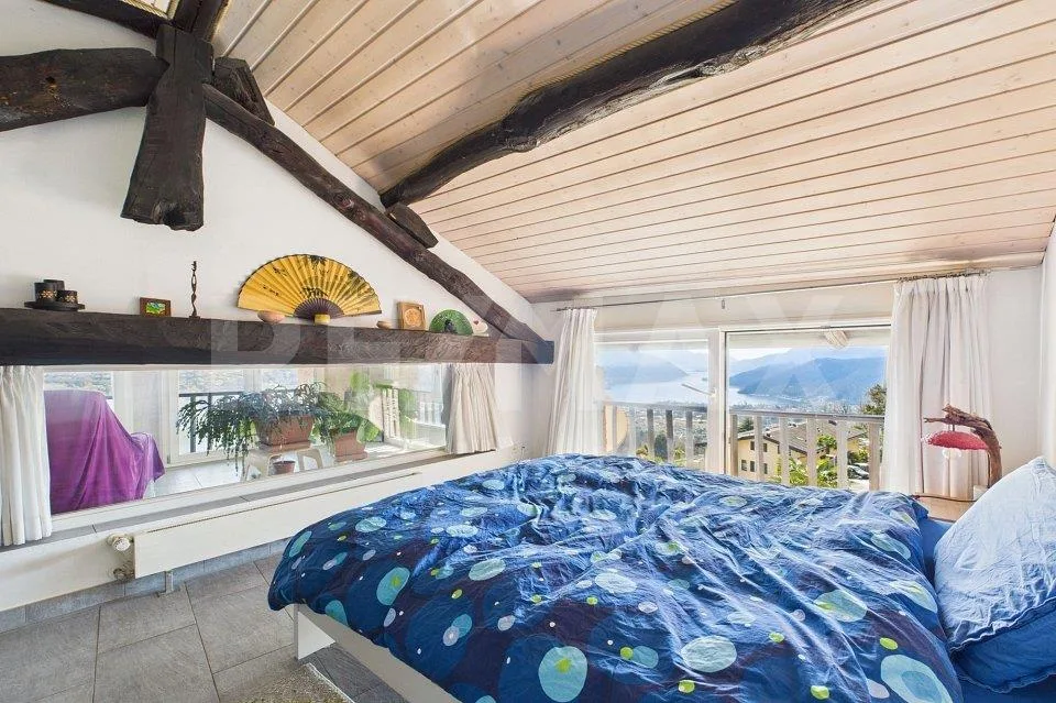 Casa bifamiliare con vista lago eleganza comfort e relax