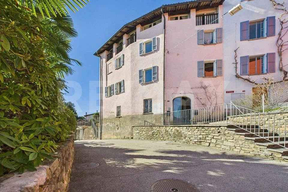 Casa bifamiliare con vista lago eleganza comfort e relax