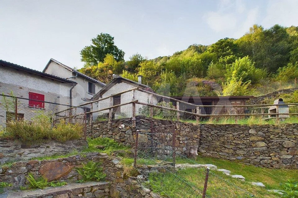 Caloroso e accogliente rustico di montagna con vista sul Lago Maggiore