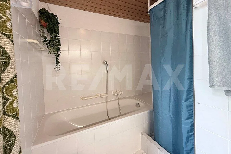 Incantevole casa angolare di 5 stanze con giardino e garage a Breitenbach