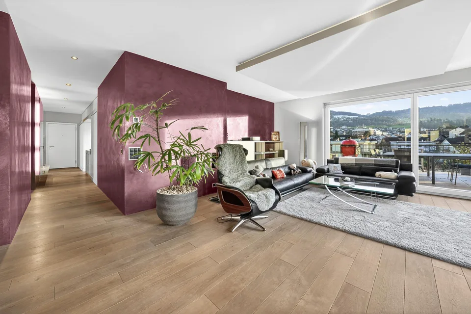 Exklusive Attikawohnung mit separatem Atelier im Parterre