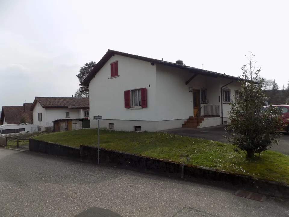 Charmantes, renovationsbedürftiges EFH mit Einliegerwohnung, grosse...