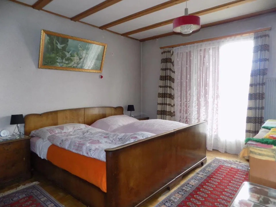 Charmante maison individuelle à rénover avec appartement indépendant, grand jardin et garage. – photo 8 sur 10