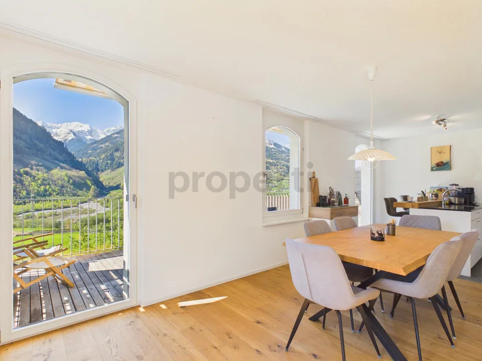 Moderne 2.5-Zimmer-Wohnung mit grossem Balkon in Rabius