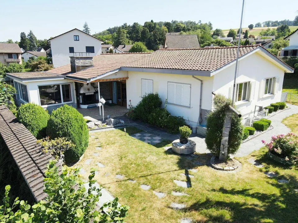 Charaktervolles Einfamilienhaus mit wertvoller Baulandreserve