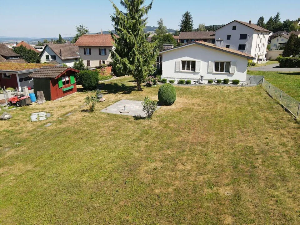 Charaktervolles Einfamilienhaus mit wertvoller Baulandreserve