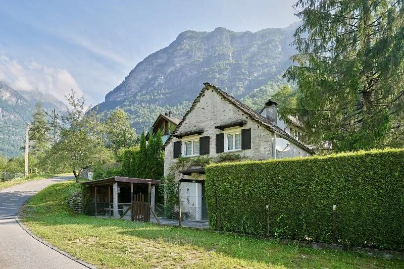 4 1/2-Zimmer-Rustico mit Garten am Fluss / rustico di 4 1/2 locali ...